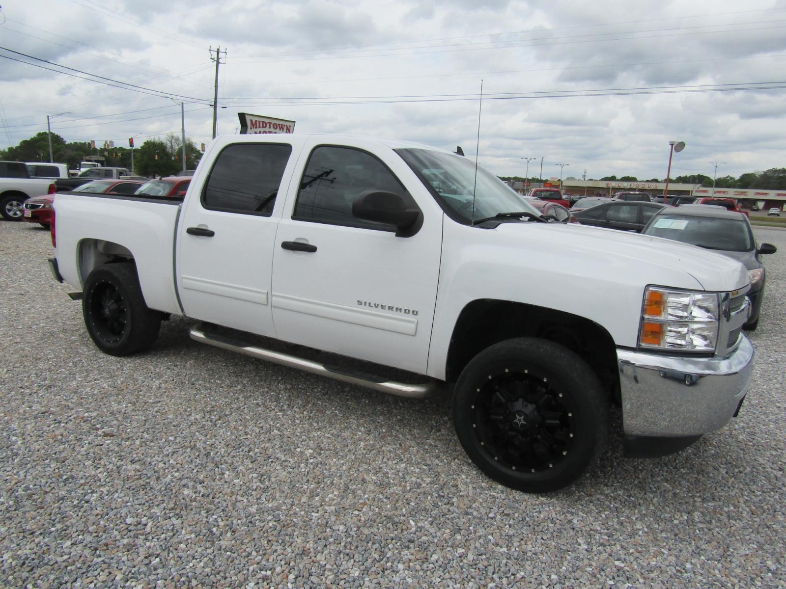 2013 White /Gray Chevrolet Silverado 1500 LT Crew Cab 2WD (3GCPCSEA8DG) with an 4.8L V8 OHV 16V engine, Automatic transmission, located at 15016 S Hwy 231, Midland City, AL, 36350, (334) 983-3001, 31.306210, -85.495277 - Photo #0